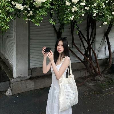 草地上的男人